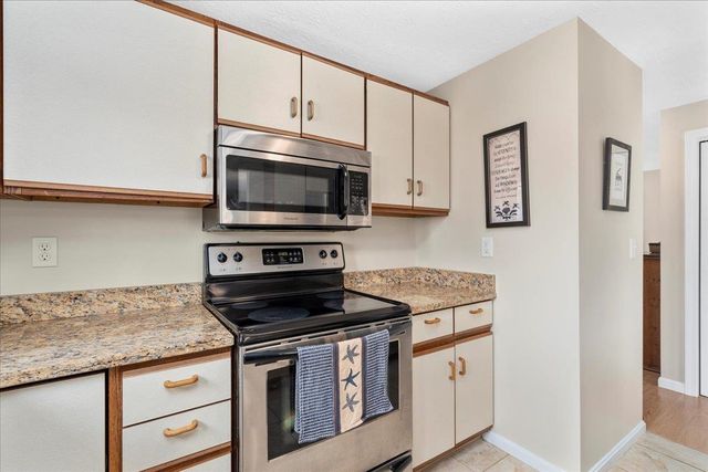 7 Corduroy Rd Unit 10, Amherst, NH 03031