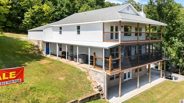 141 S Ash Street, Kuttawa, KY 42055