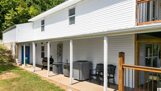 141 S Ash Street, Kuttawa, KY 42055