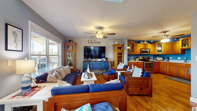 141 S Ash Street, Kuttawa, KY 42055