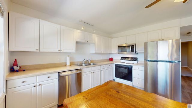 141 S Ash Street, Kuttawa, KY 42055