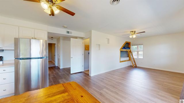 141 S Ash Street, Kuttawa, KY 42055