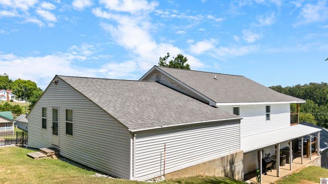 141 S Ash Street, Kuttawa, KY 42055