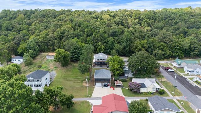 141 S Ash Street, Kuttawa, KY 42055
