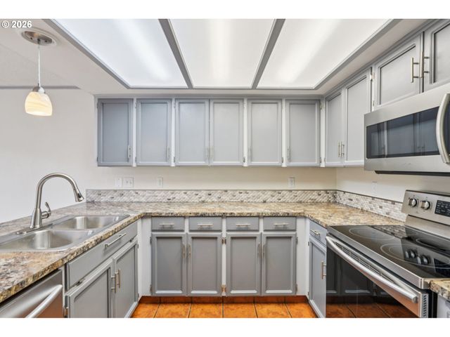 12316 Se 104TH Ct, Happy Valley, OR 97086