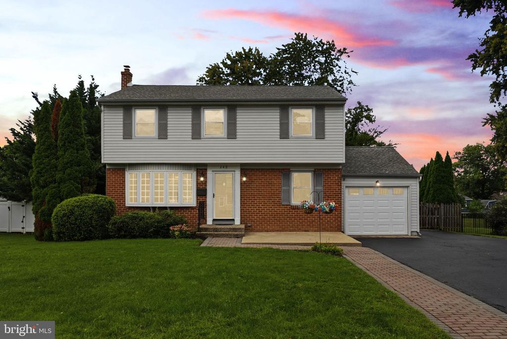 243 CRESTVIEW RD, HATBORO, PA 19040 — exterior
