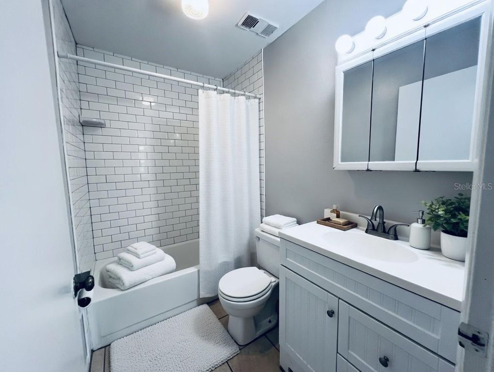 Image 18 of property listing at 2615 GRADUATE COURT, Orlando, FL 32826