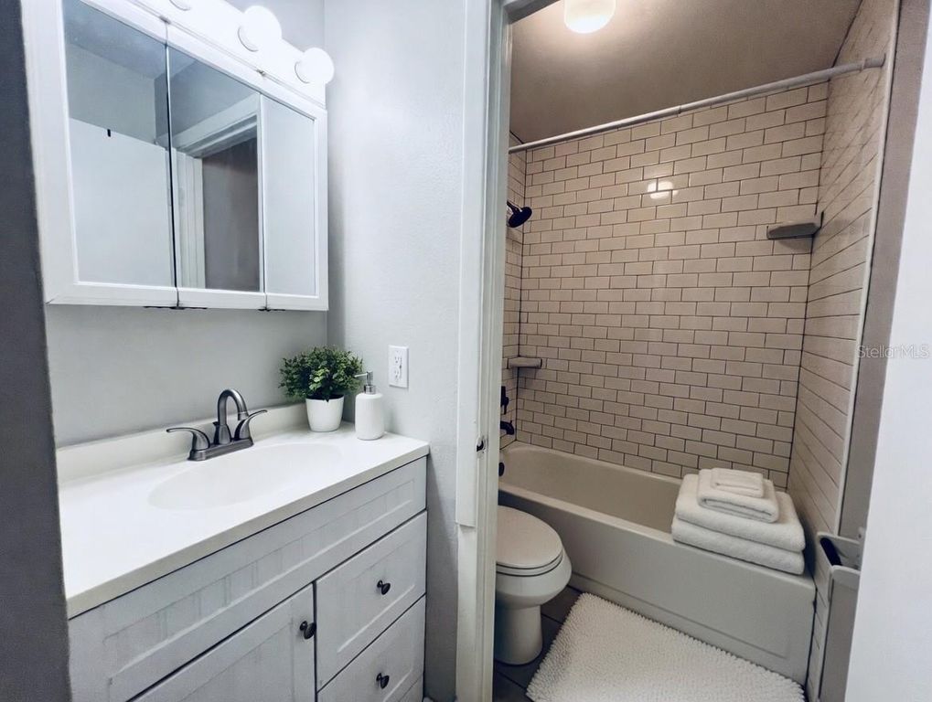 Image 20 of property listing at 2615 GRADUATE COURT, Orlando, FL 32826