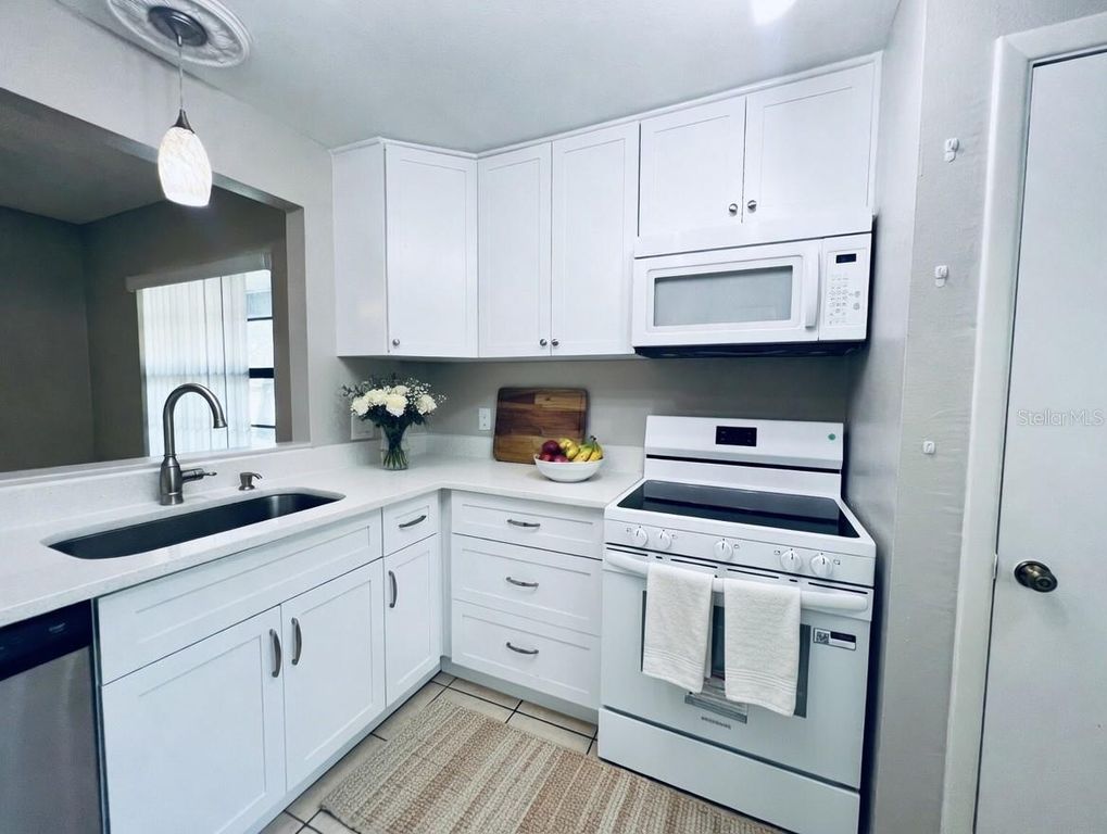 Image 5 of property listing at 2615 GRADUATE COURT, Orlando, FL 32826