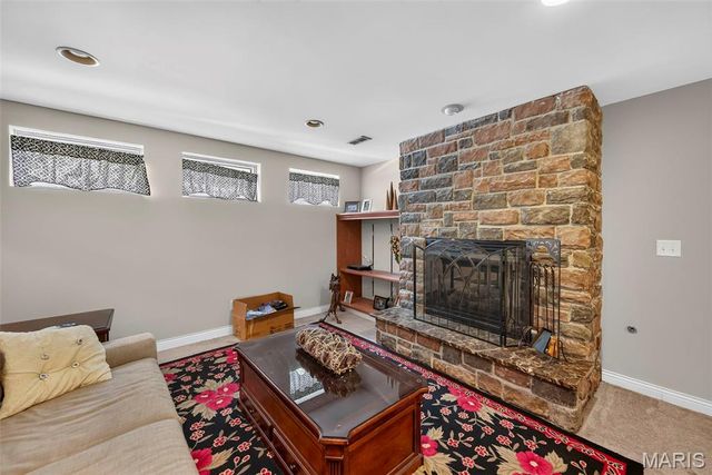 384-386 Shadow Pines Drive, Wentzville, MO 63385