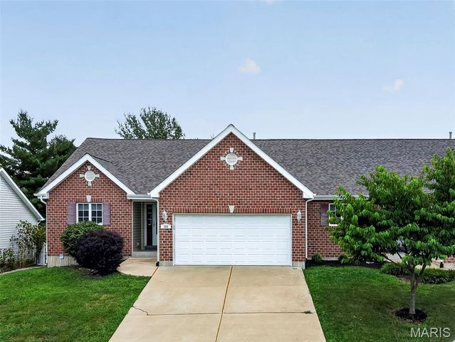 384-386 Shadow Pines Drive, Wentzville, MO 63385