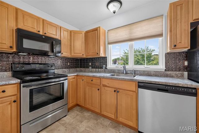 384-386 Shadow Pines Drive, Wentzville, MO 63385