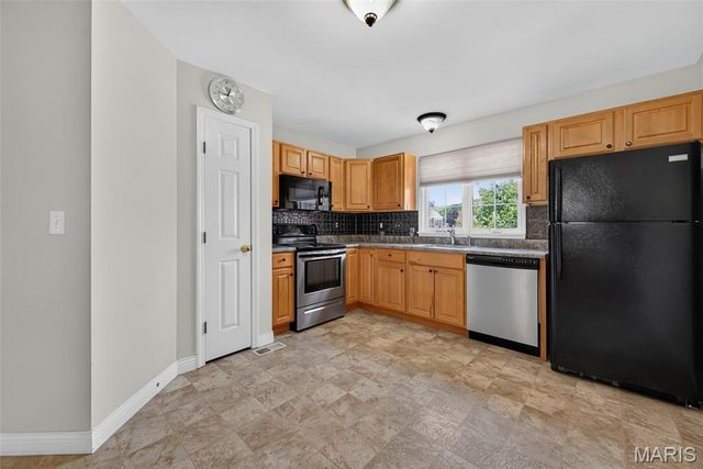 384-386 Shadow Pines Drive, Wentzville, MO 63385