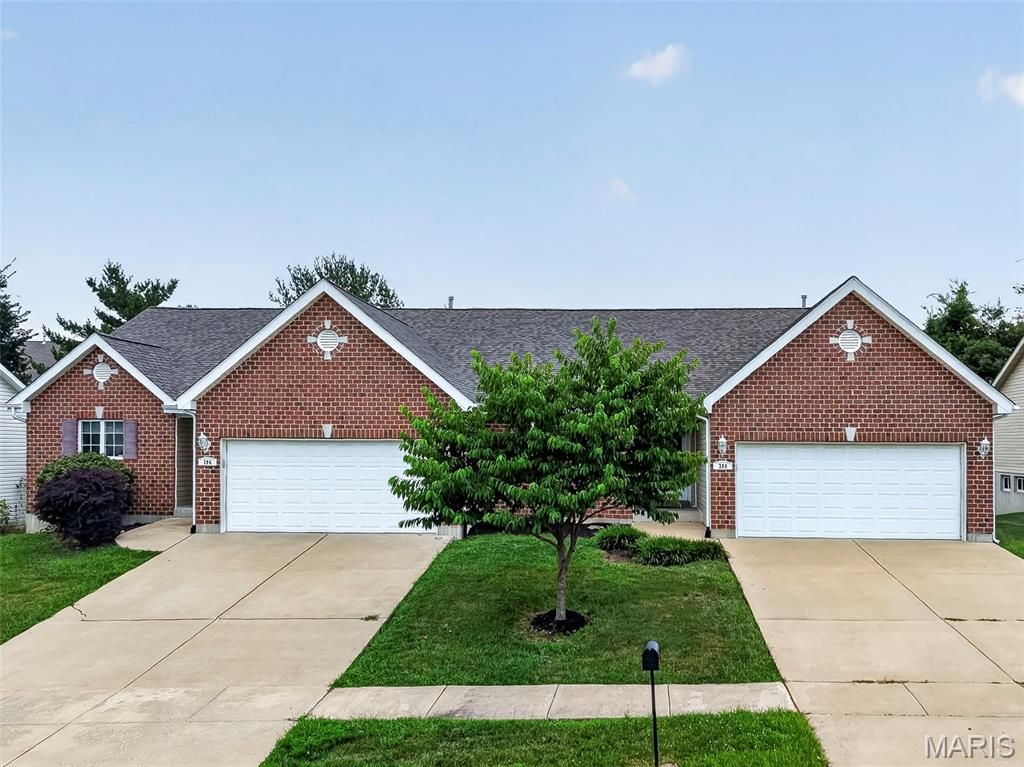 384-386 Shadow Pines Drive, Wentzville, MO 63385