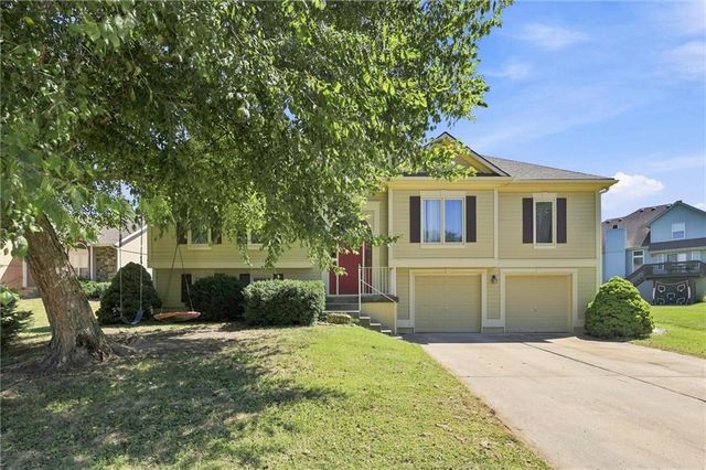 11305 N Holly Street, Kansas City, MO 64155