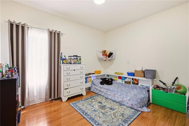 11305 N Holly Street, Kansas City, MO 64155