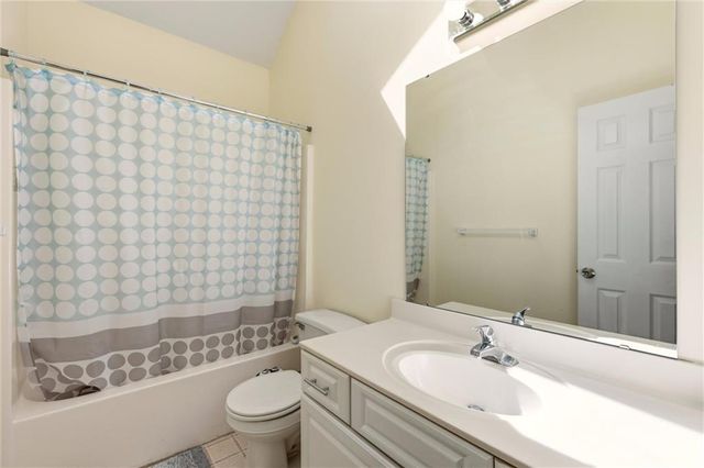 11305 N Holly Street, Kansas City, MO 64155