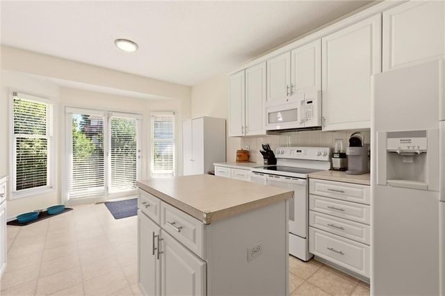 11305 N Holly Street, Kansas City, MO 64155