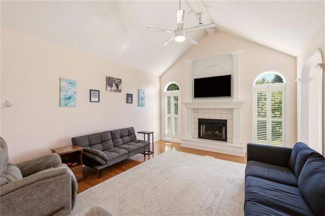 11305 N Holly Street, Kansas City, MO 64155