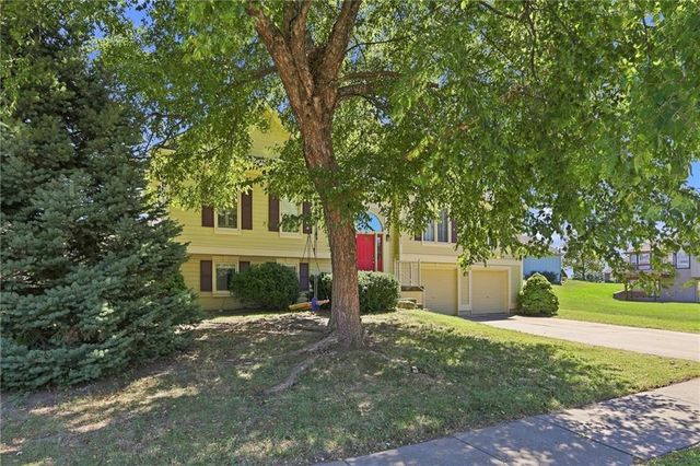 11305 N Holly Street, Kansas City, MO 64155
