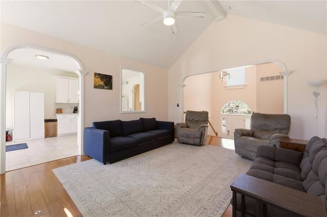11305 N Holly Street, Kansas City, MO 64155