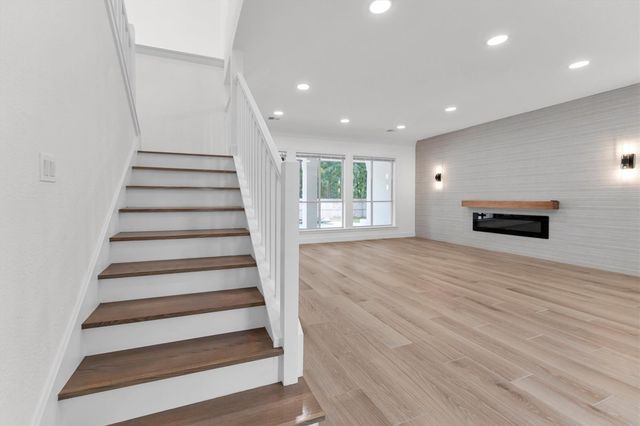 30 E Wedgemere Circle, The Woodlands, TX 77381