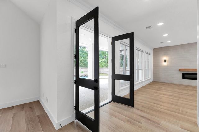 30 E Wedgemere Circle, The Woodlands, TX 77381