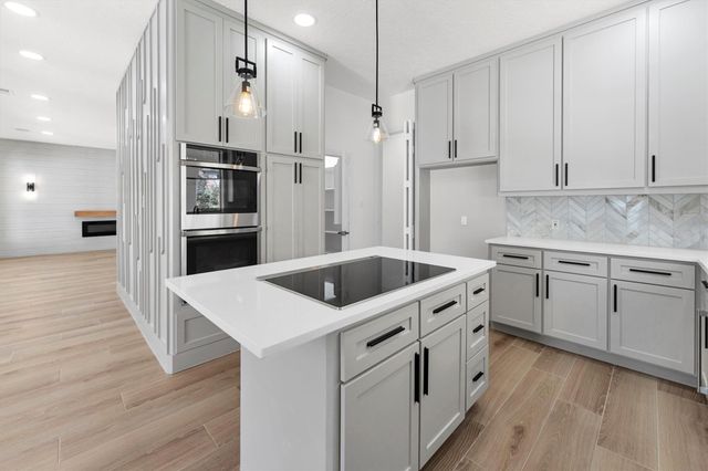 30 E Wedgemere Circle, The Woodlands, TX 77381