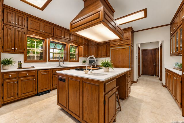 9 SCARBOROUGH SQ, San Antonio, TX 78218
