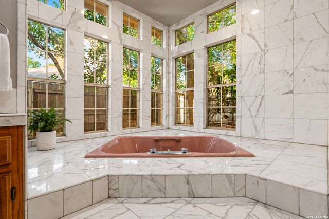 9 SCARBOROUGH SQ, San Antonio, TX 78218