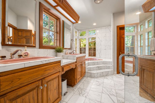 9 SCARBOROUGH SQ, San Antonio, TX 78218