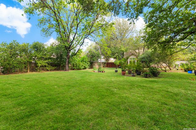 9 SCARBOROUGH SQ, San Antonio, TX 78218