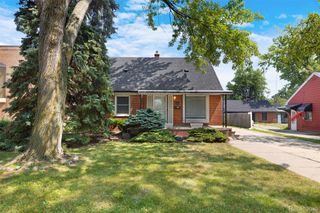 22225 E 10 Mile Road, St. Clair Shores, MI 48080