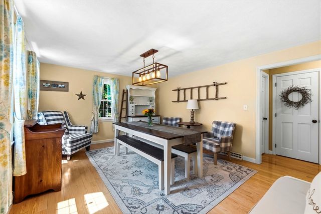5 Redwood St, Townsend, MA 01469