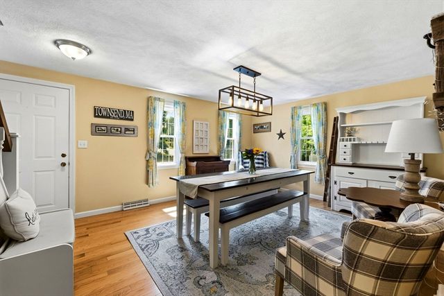 5 Redwood St, Townsend, MA 01469