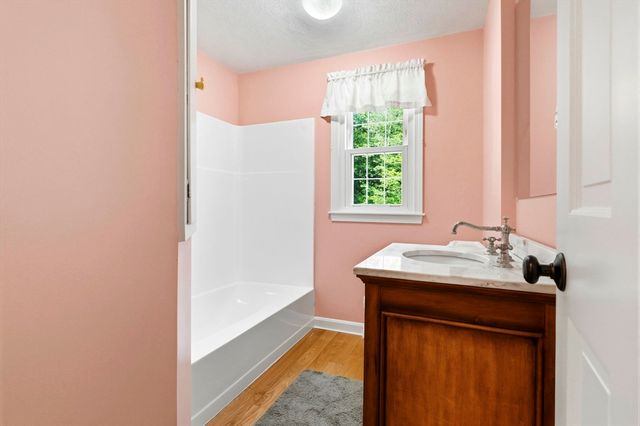 5 Redwood St, Townsend, MA 01469