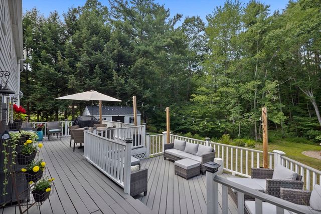 5 Redwood St, Townsend, MA 01469