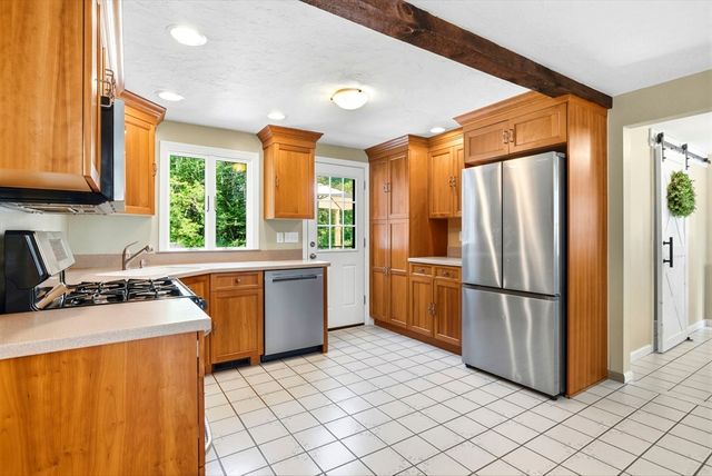 5 Redwood St, Townsend, MA 01469