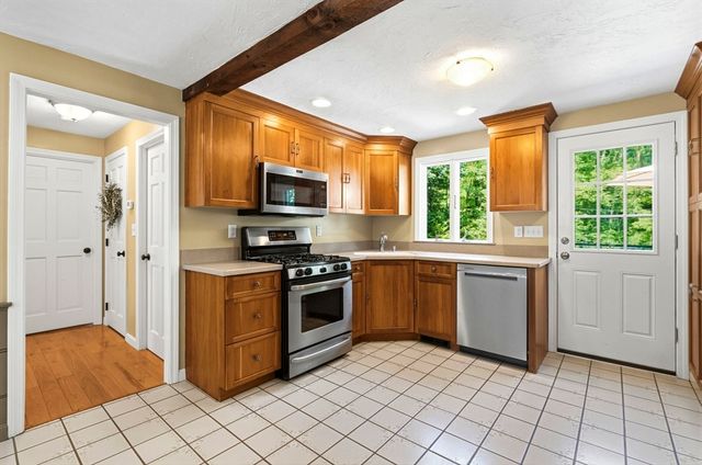 5 Redwood St, Townsend, MA 01469