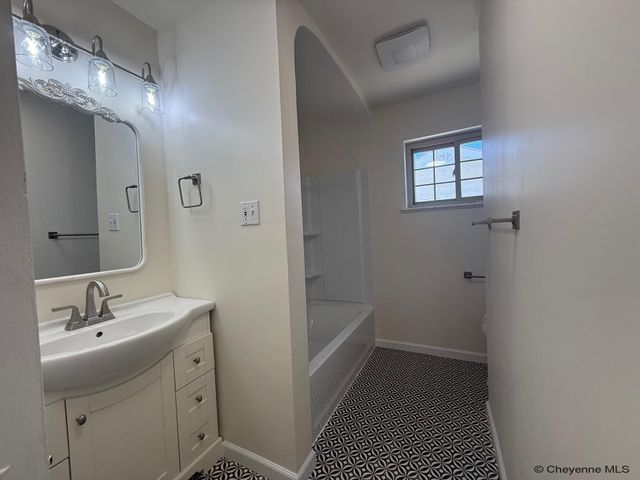 314 E 2ND AVE, Cheyenne, WY 82001