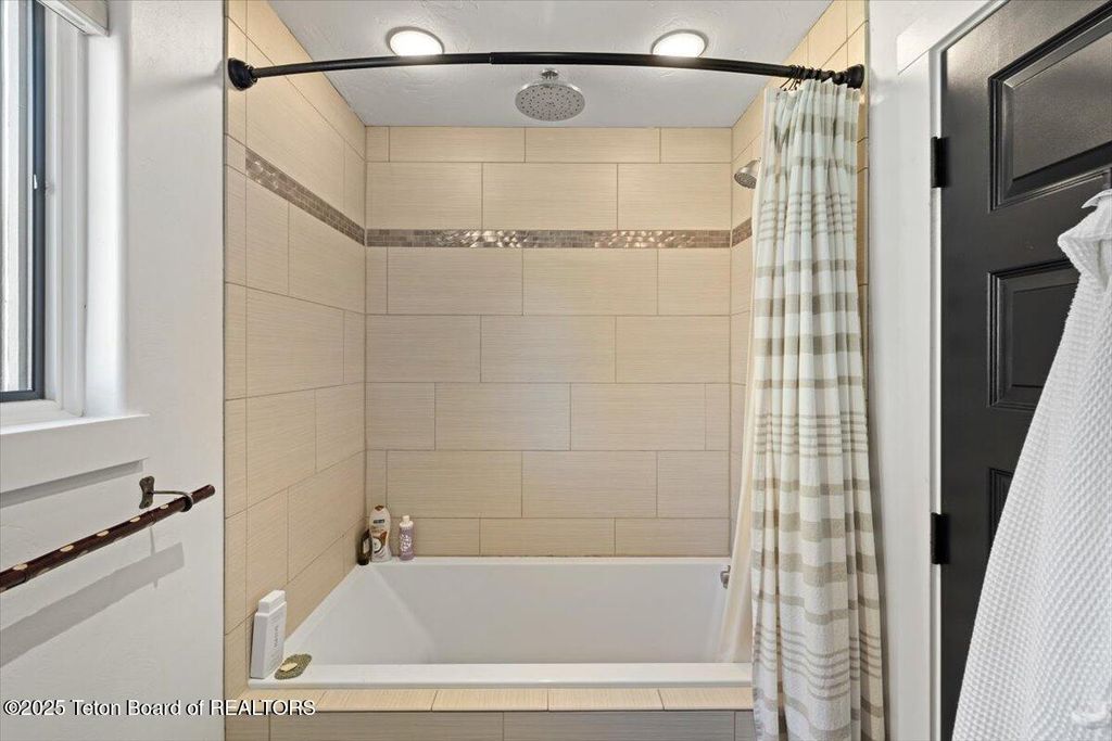 3230 W KING EIDER Road, Jackson, WY 83001 photo 11