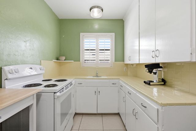 202 GLEASON Street 6, Delray Beach, FL 33483