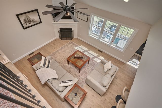 16 Steplar Crossing 16, Easthampton, MA 01027