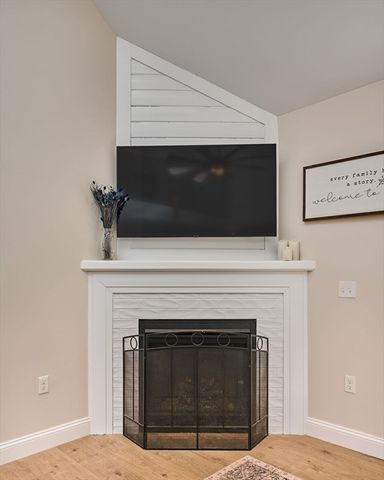 16 Steplar Crossing 16, Easthampton, MA 01027