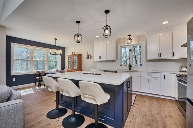 16 Steplar Crossing 16, Easthampton, MA 01027