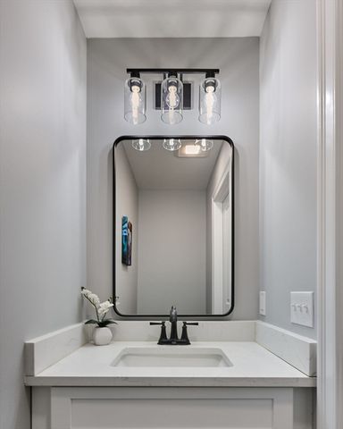 16 Steplar Crossing 16, Easthampton, MA 01027