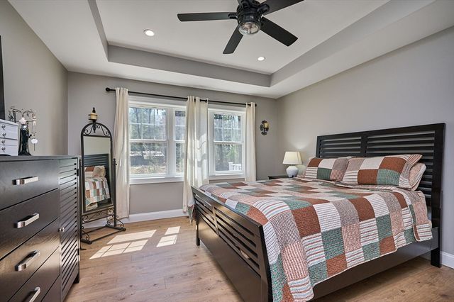 16 Steplar Crossing 16, Easthampton, MA 01027