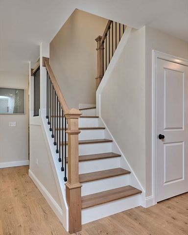 16 Steplar Crossing 16, Easthampton, MA 01027