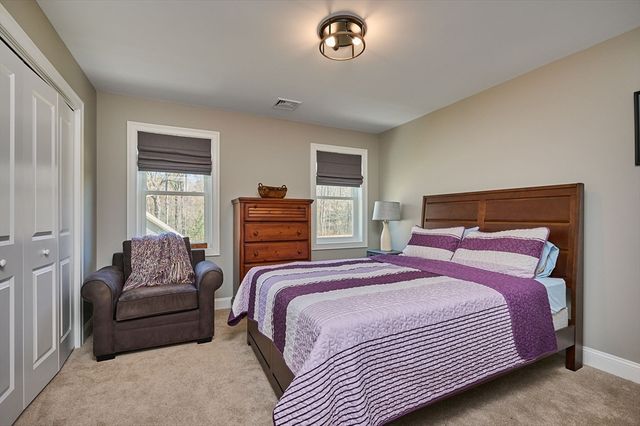 16 Steplar Crossing 16, Easthampton, MA 01027