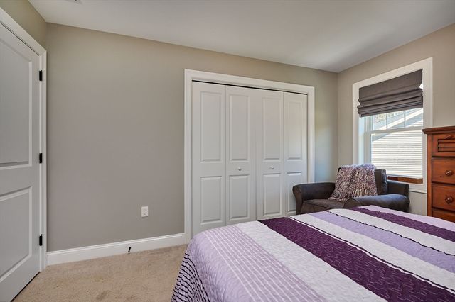 16 Steplar Crossing 16, Easthampton, MA 01027